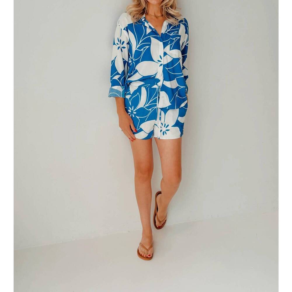 NEW DEX CLOTHING capri bloom shorts in azure floral